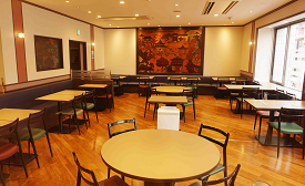 新館レストラン席(社会的距離にも配慮)
